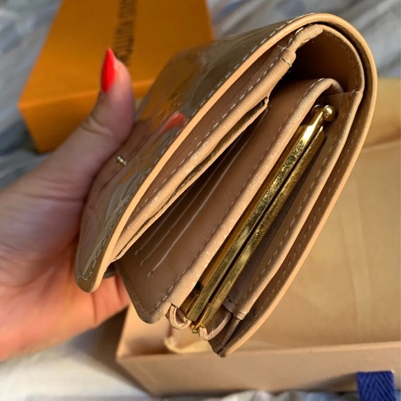 ❌SOLD❌Louis Vuitton vernis French wallet - Picture 7 of 12